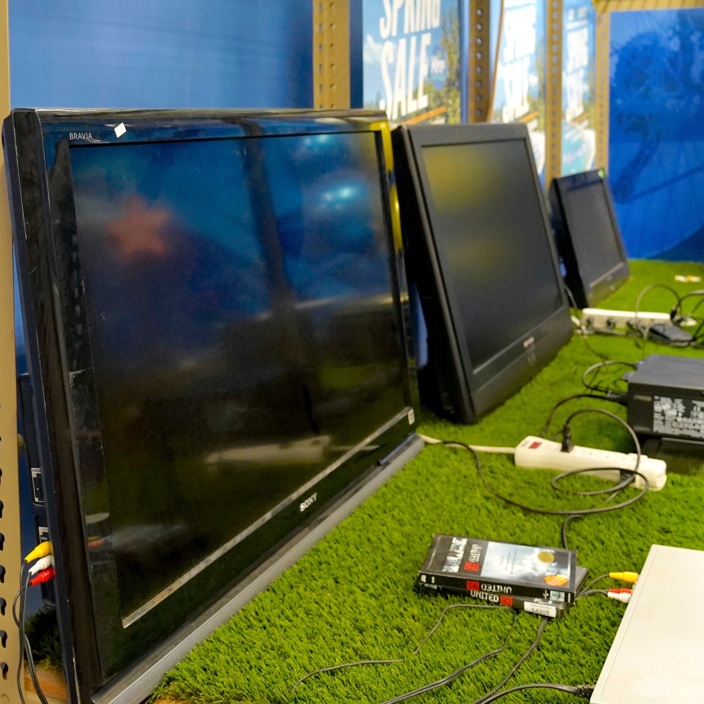 Is it a screen pass? Nope. Just TV screens.
