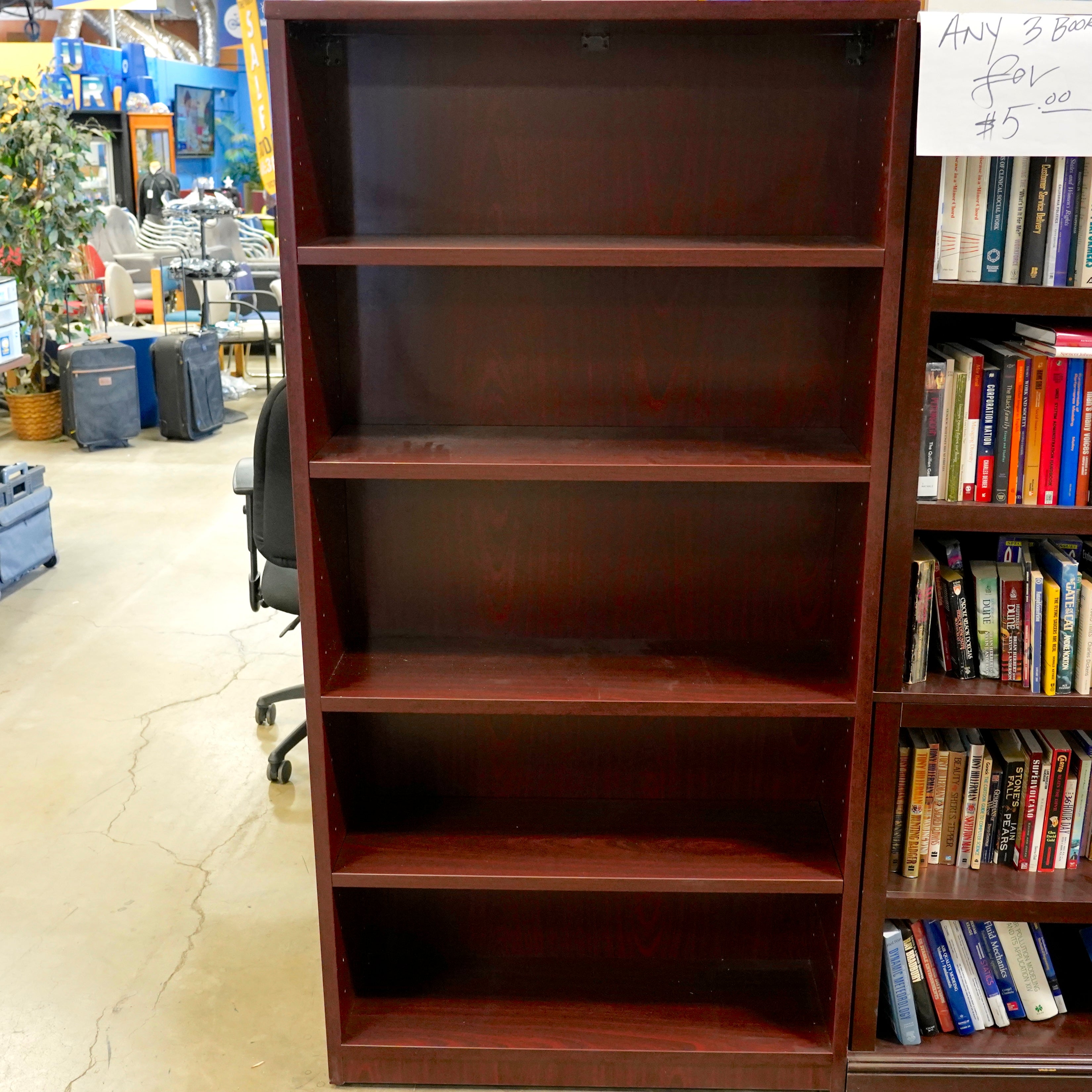 Mahogany 5-shelf bookcase.